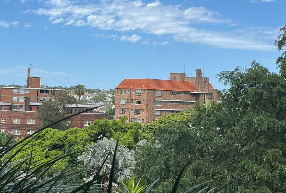 Chic Potts Point Apartment with Balcony and City Views - Sydney, Australia
