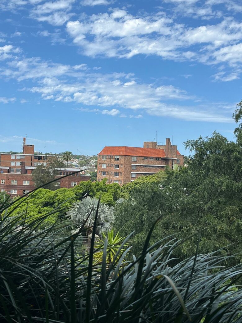 Chic Potts Point Apartment with Balcony and City Views - Sydney, Australia