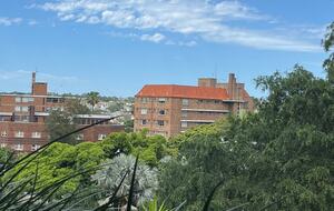 Chic Potts Point Apartment with Balcony and City Views - Sydney, Australia