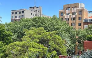 Chic Potts Point Apartment with Balcony and City Views - Sydney, Australia