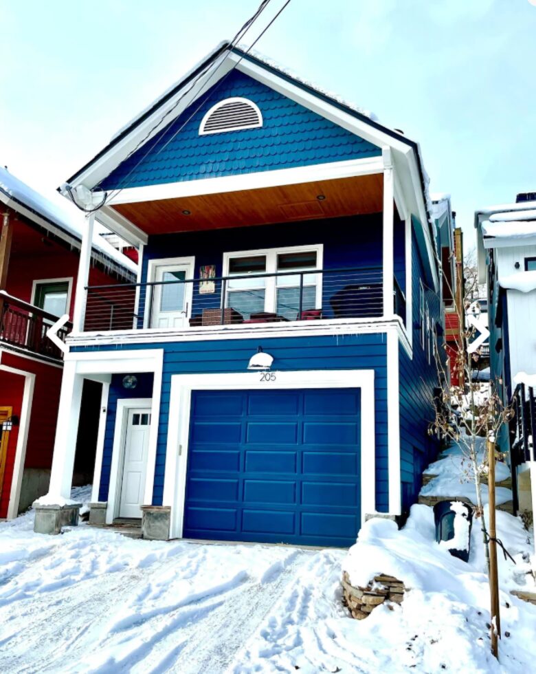 House is 30 yards from Main Street