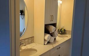 Upstairs master bedroom ensuite.