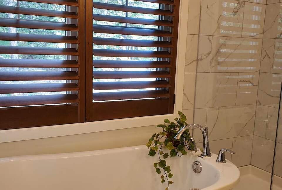 Upstairs master bedroom ensuite.