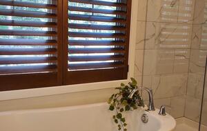 Upstairs master bedroom ensuite.