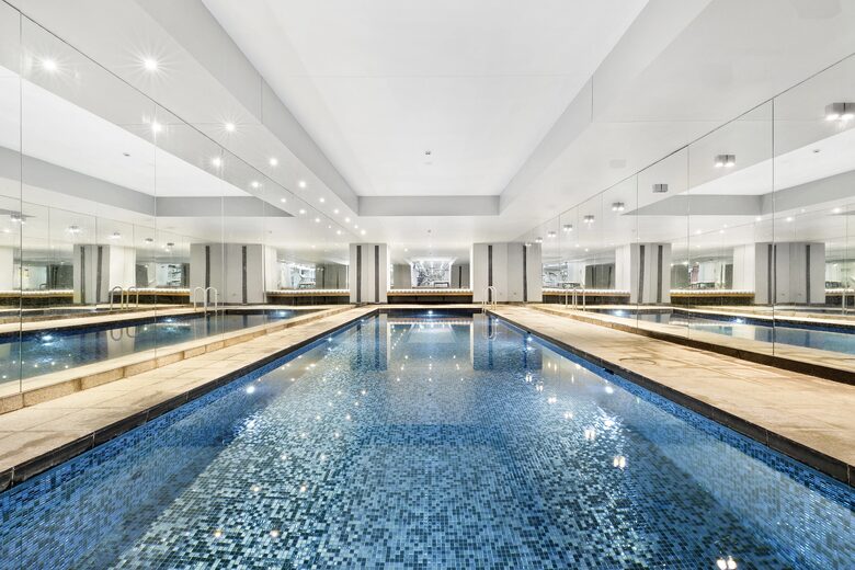 Chic Potts Point Apartment with Balcony and City Views - Sydney, Australia