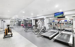 Chic Potts Point Apartment with Balcony and City Views - Sydney, Australia