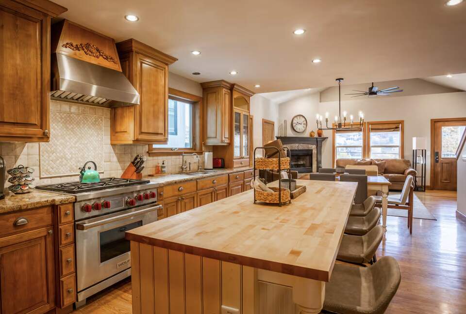 Park City Hideaway with Direct Lift Access & Cozy Fireplaces - Park City, Utah