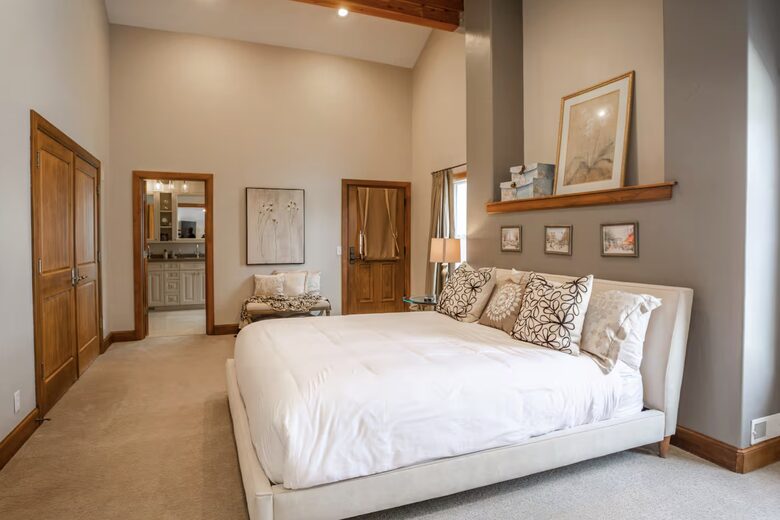 Primary Bedroom - Large walk in closet