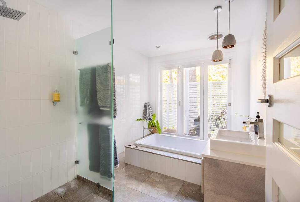 Tropical Family Oasis Minutes from Main Street Byron - Ewingsdale, Australia