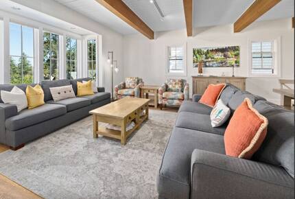 Harborview Retreat with Coastal Charm - Friday Harbor, Washington