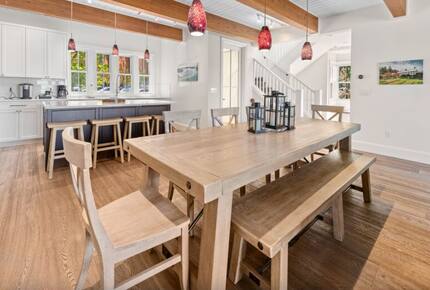 Harborview Retreat with Coastal Charm - Friday Harbor, Washington