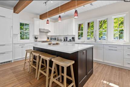 Harborview Retreat with Coastal Charm - Friday Harbor, Washington