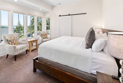 Harborview Retreat with Coastal Charm - Friday Harbor, Washington