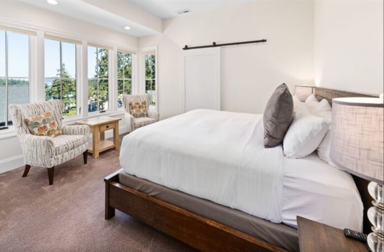 Harborview Retreat with Coastal Charm - Friday Harbor, Washington