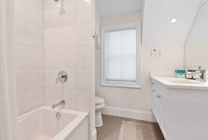 Harborview Retreat with Coastal Charm - Friday Harbor, Washington