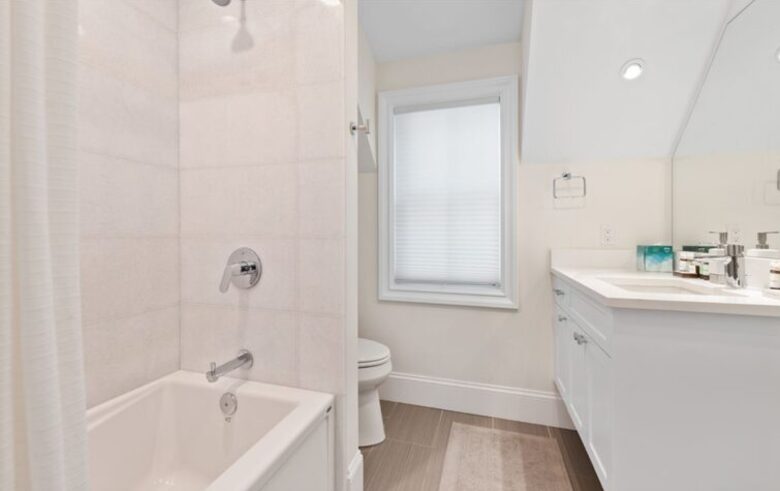 Harborview Retreat with Coastal Charm - Friday Harbor, Washington