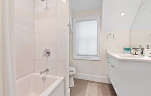 Harborview Retreat with Coastal Charm - Friday Harbor, Washington