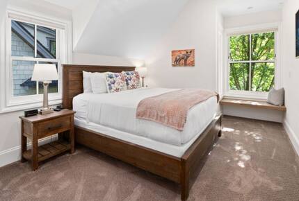 Harborview Retreat with Coastal Charm - Friday Harbor, Washington