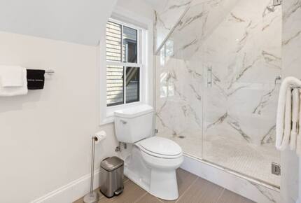 Harborview Retreat with Coastal Charm - Friday Harbor, Washington