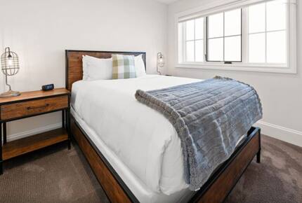 Harborview Retreat with Coastal Charm - Friday Harbor, Washington