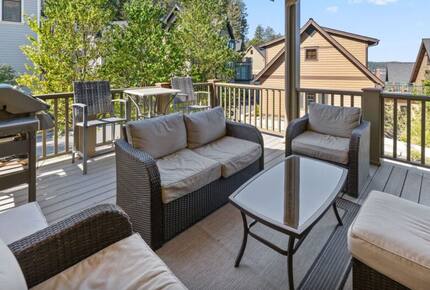 Harborview Retreat with Coastal Charm - Friday Harbor, Washington