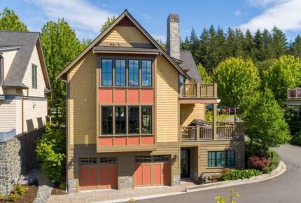 Harborview Retreat with Coastal Charm - Friday Harbor, Washington