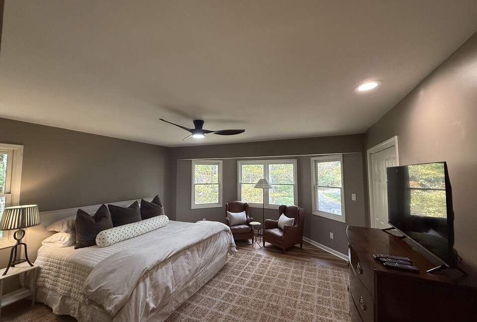 A Warm Woodland Retreat in the Heart of Highlands - Highlands, North Carolina