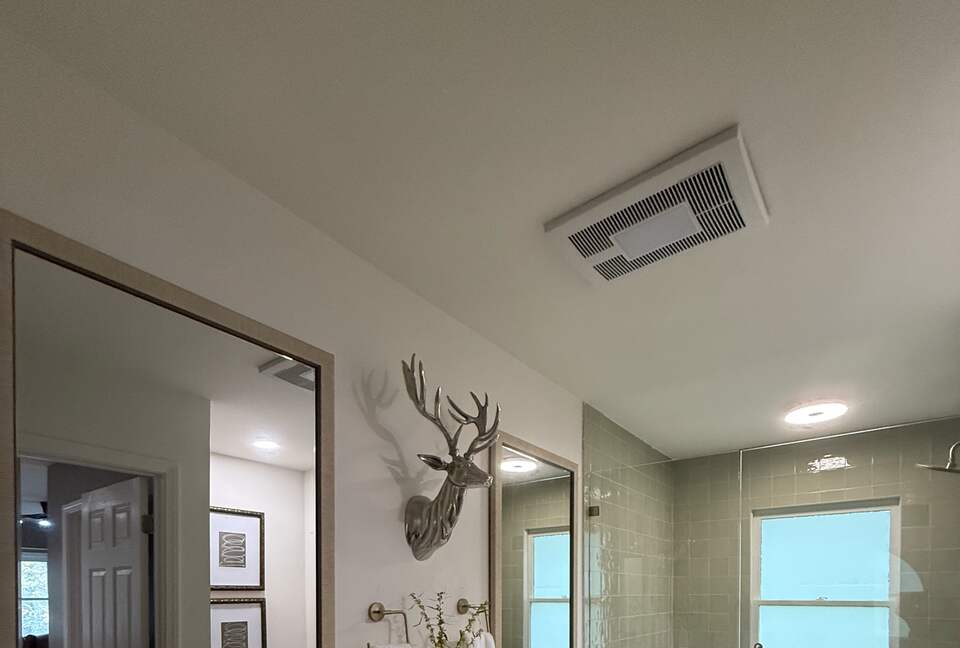 A Warm Woodland Retreat in the Heart of Highlands - Highlands, North Carolina