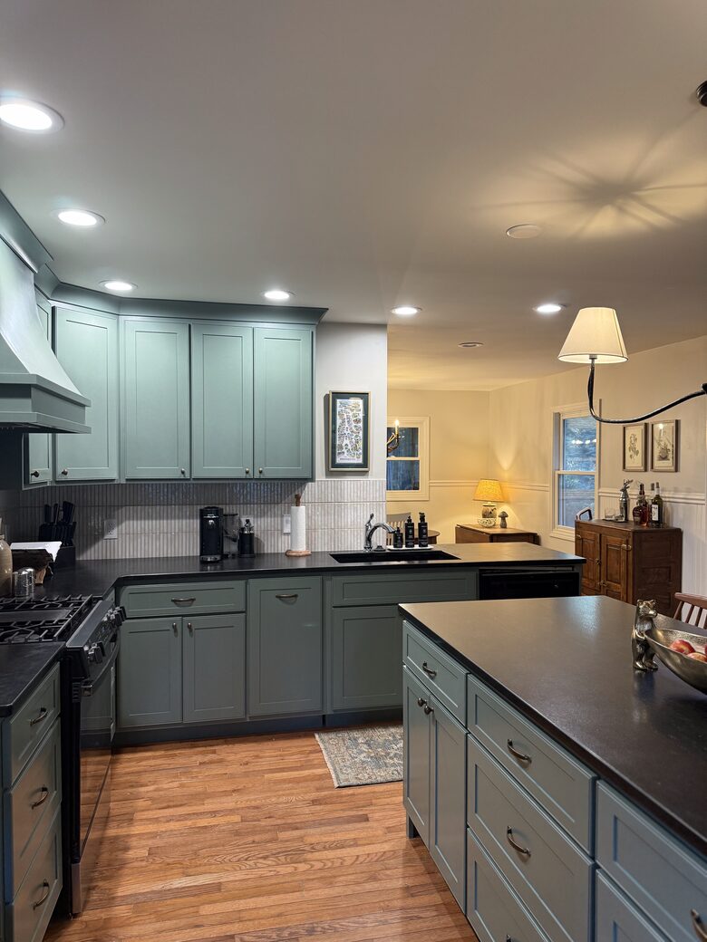 A Warm Woodland Retreat in the Heart of Highlands - Highlands, North Carolina