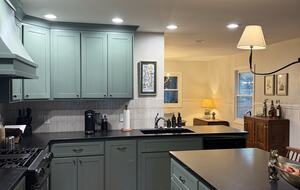 A Warm Woodland Retreat in the Heart of Highlands - Highlands, North Carolina