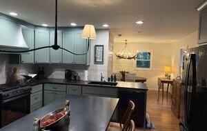 A Warm Woodland Retreat in the Heart of Highlands - Highlands, North Carolina