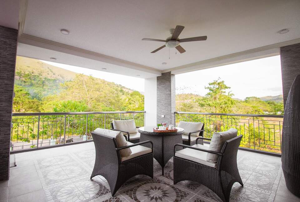 Bella Villa - Your Island Escape - Coron, Philippines