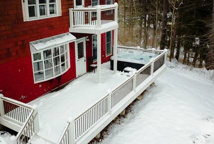 Modern Country Escape on a 117-Acre Farm - Livingston Manor, New York
