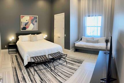 Stylish Chandler Escape with Outdoor Kitchen & Cinema Room - Chandler, Arizona