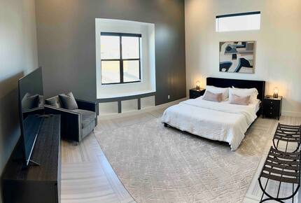 Stylish Chandler Escape with Outdoor Kitchen & Cinema Room - Chandler, Arizona