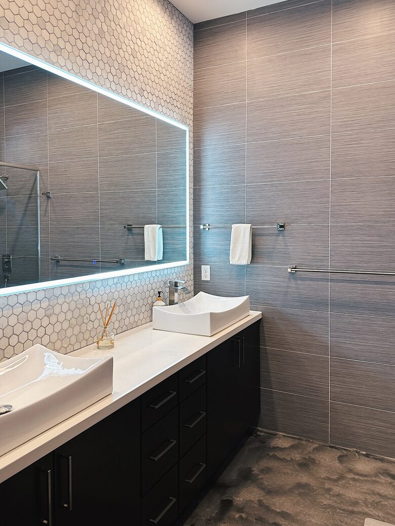 Stylish Chandler Escape with Outdoor Kitchen & Cinema Room - Chandler, Arizona