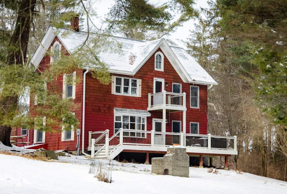 Modern Country Escape on a 117-Acre Farm - Livingston Manor, New York