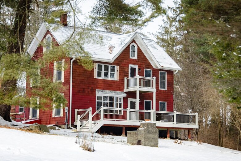 Modern Country Escape on a 117-Acre Farm - Livingston Manor, New York