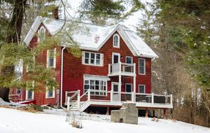 Modern Country Escape on a 117-Acre Farm - Livingston Manor, New York