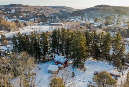 Modern Country Escape on a 117-Acre Farm - Livingston Manor, New York