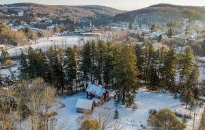 Modern Country Escape on a 117-Acre Farm - Livingston Manor, New York