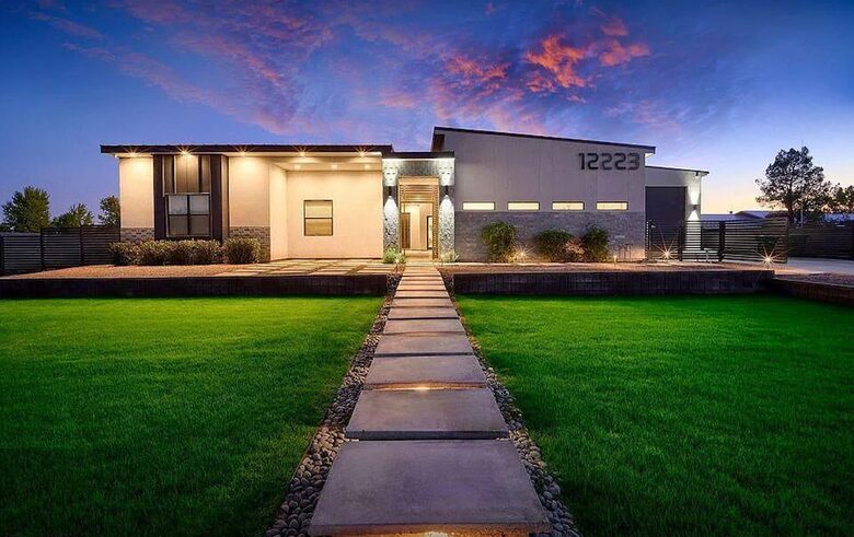 Stylish Chandler Escape with Outdoor Kitchen & Cinema Room - Chandler, Arizona