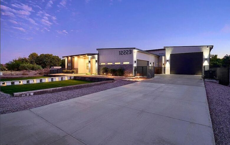 Stylish Chandler Escape with Outdoor Kitchen & Cinema Room - Chandler, Arizona