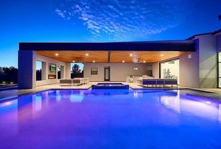 Stylish Chandler Escape with Outdoor Kitchen & Cinema Room - Chandler, Arizona