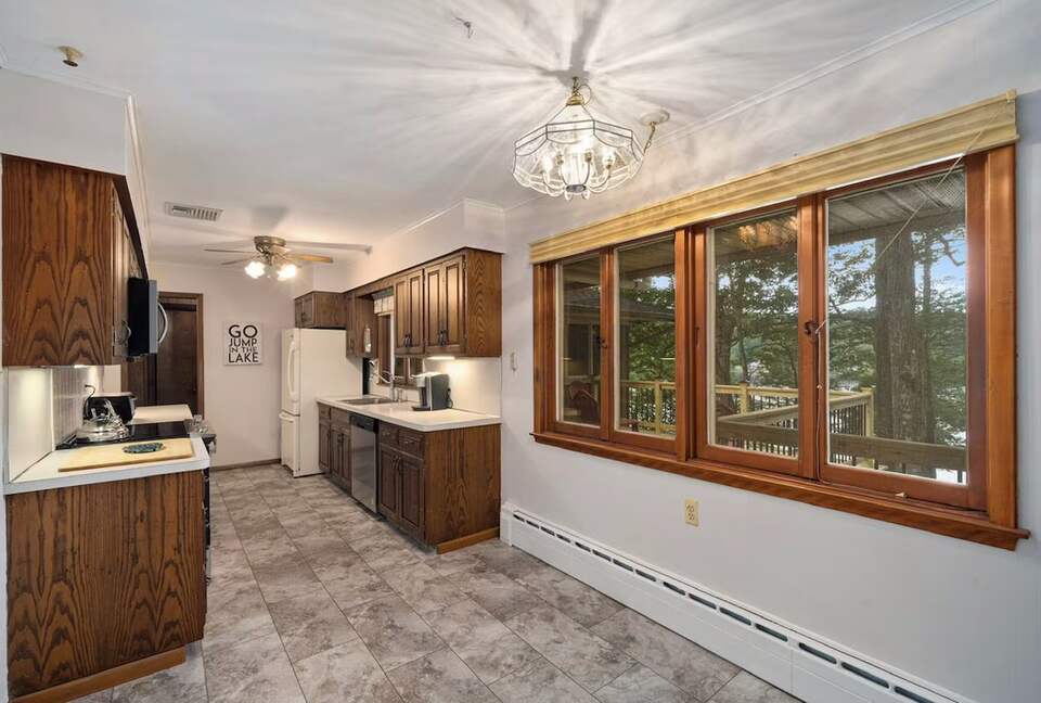 Peaceful Family Retreat on Lake Owassa - Newton, New Jersey