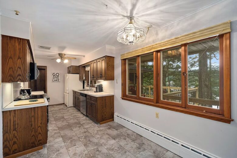 Peaceful Family Retreat on Lake Owassa - Newton, New Jersey