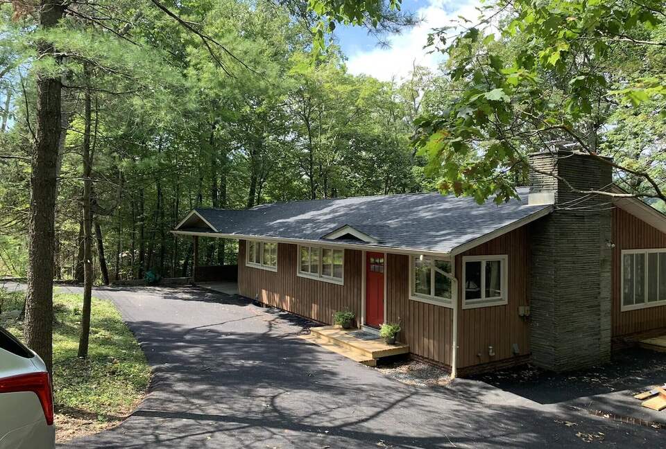 Peaceful Family Retreat on Lake Owassa - Newton, New Jersey
