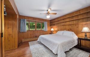 Peaceful Family Retreat on Lake Owassa - Newton, New Jersey