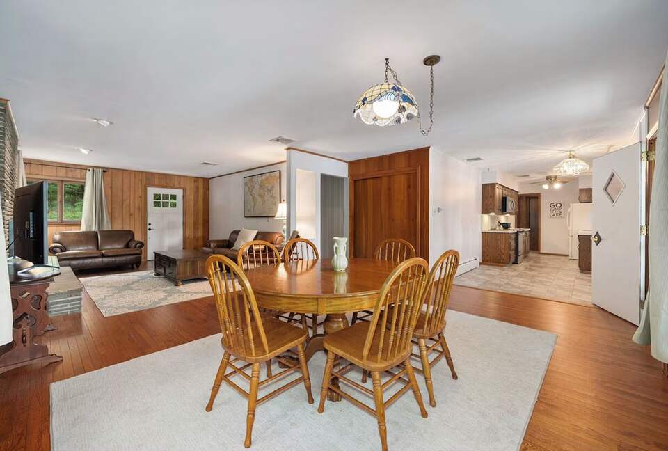 Peaceful Family Retreat on Lake Owassa - Newton, New Jersey