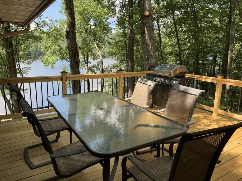 Peaceful Family Retreat on Lake Owassa - Newton, New Jersey